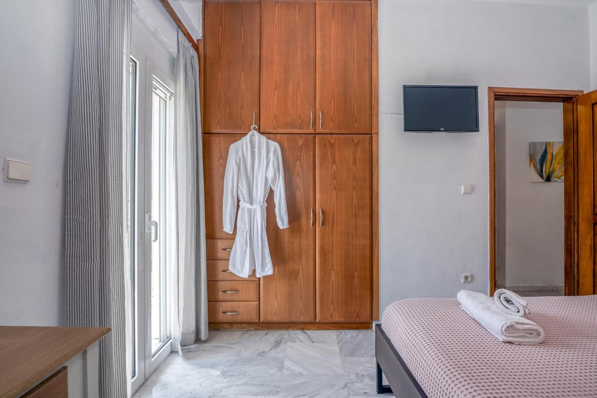 Achilleas Deluxe αpartment -pet Friendly-parking-mountain View Hébergement de vacances
